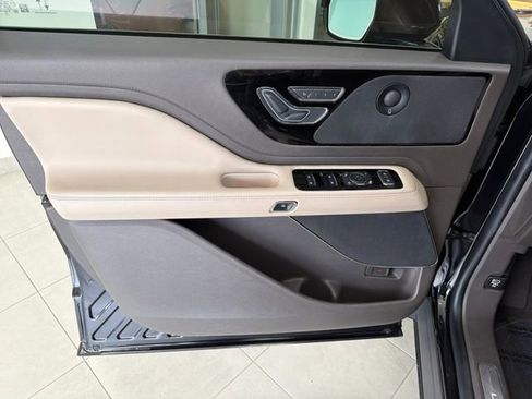 Used 2020 Lincoln Aviator Reserve w/ Elements Package Plus image 12