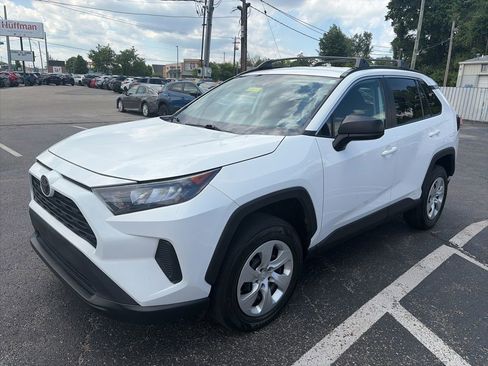 Used 2020 Toyota RAV4 LE FWD image 3