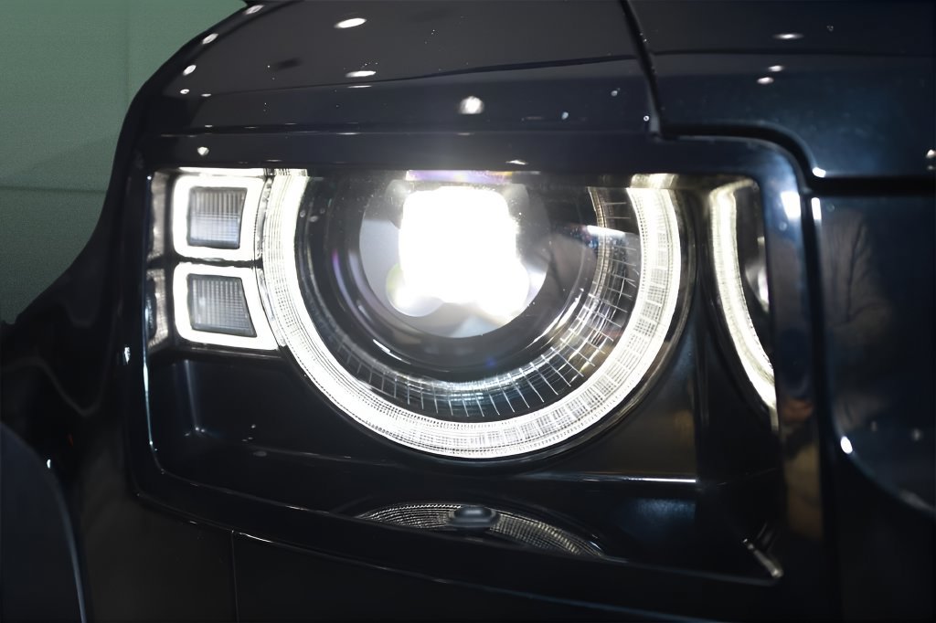Used 2023 Land Rover Defender 110 X-Dynamic SE AWD/4WD image 19