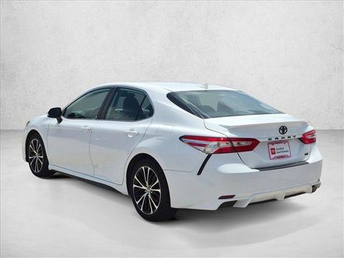 Used 2020 Toyota Camry SE w/ Blackout Package FWD image 8