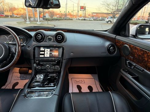 Used 2015 Jaguar XJ Supercharged image 38