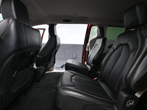 Used 2024 Chrysler Pacifica Touring-L FWD image 37