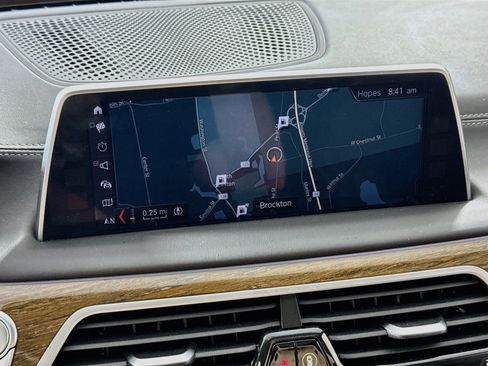 Used 2018 BMW 750i xDrive AWD/4WD image 2