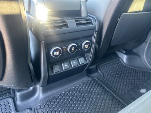 Used 2020 Land Rover Defender 110 SE image 24