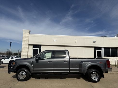 Certified 2022 Ford F350 XLT image 3