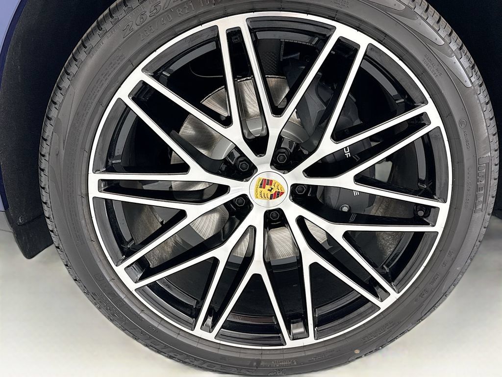 Used 2026 Porsche Macan AWD/4WD image 30