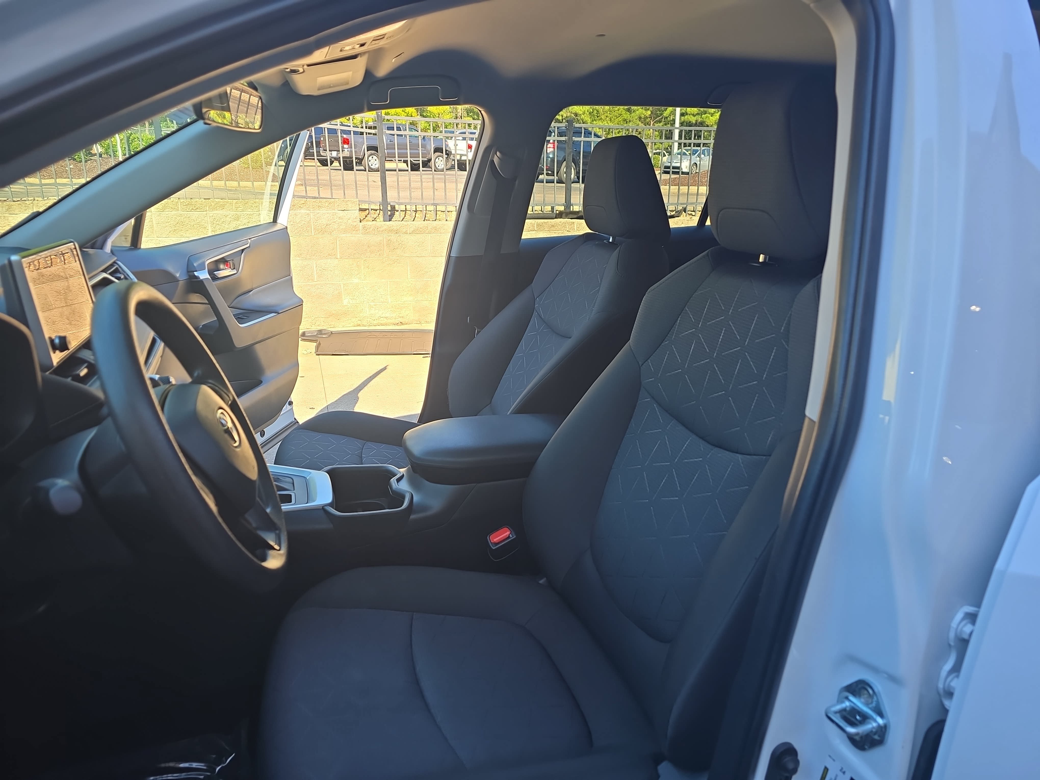 Used 2025 Toyota RAV4 XLE FWD image 16