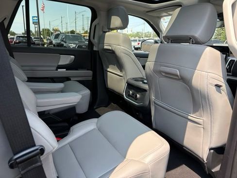 Used 2025 Ford Expedition Active AWD/4WD image 13