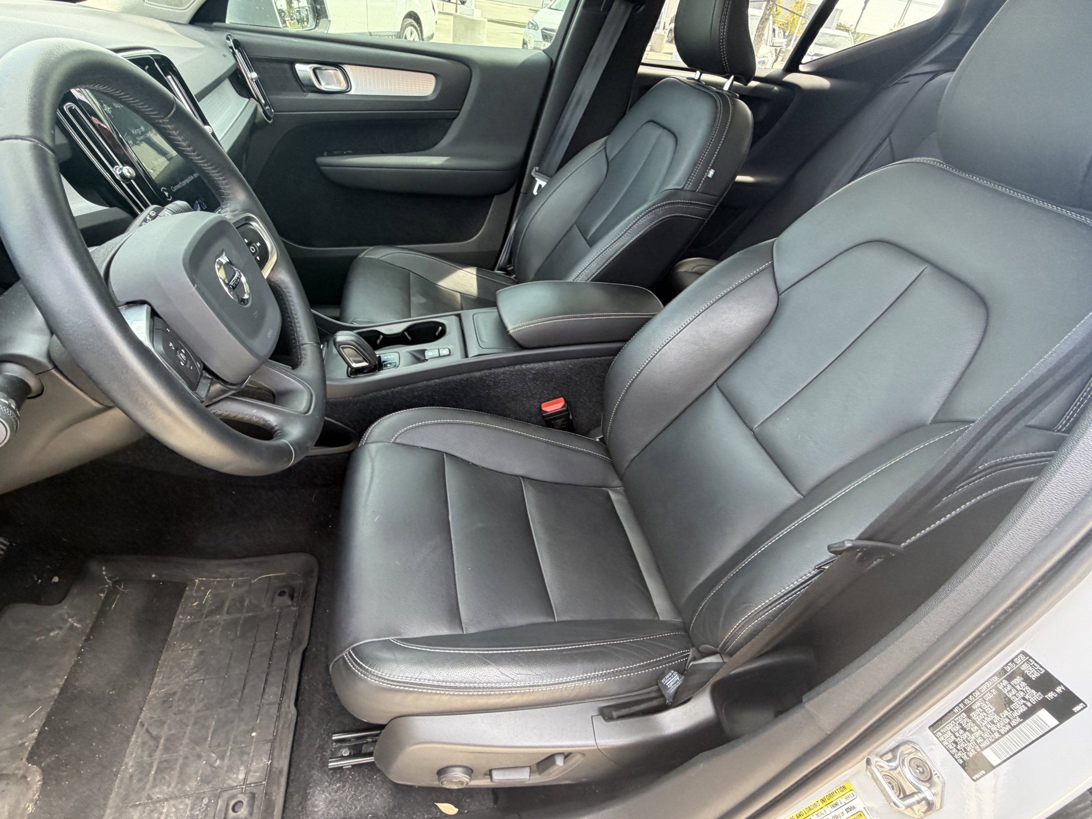 Used 2020 Volvo XC40 T5 Momentum w/ Protection Package Premier AWD/4WD image 24