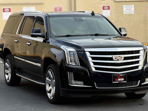Used 2020 Cadillac Escalade ESV Luxury AWD/4WD image 4
