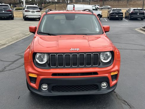Used 2019 Jeep Renegade Latitude image 2