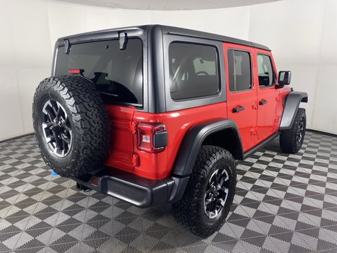 Used 2025 Jeep Wrangler Unlimited Rubicon 4xe w/ Convenience Group AWD/4WD image 7