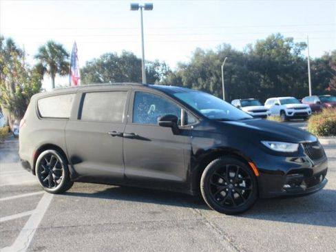 New 2026 Chrysler Pacifica Limited w/ S Appearance Package FWD image 2