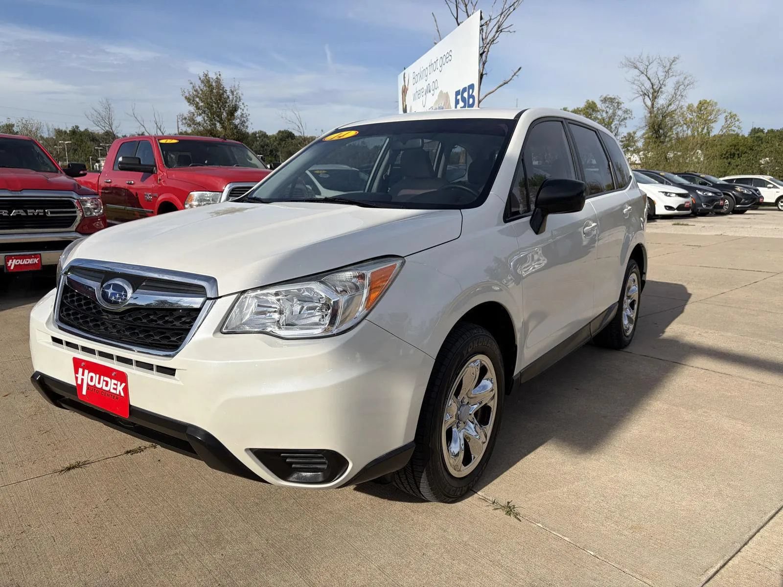 Used 2014 Subaru Forester 2.5i AWD/4WD image 3