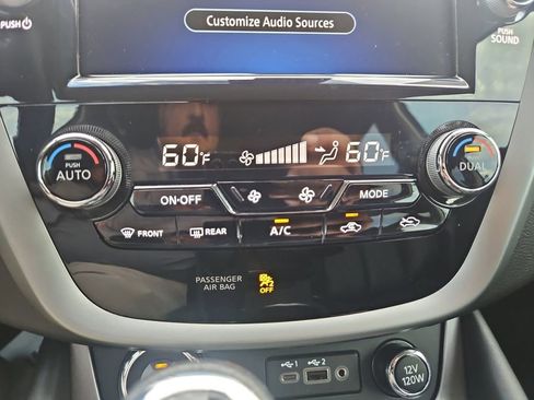 Used 2024 Nissan Murano SV w/ SV Midnight Edition Package FWD image 17