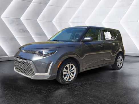 Used 2023 Kia Soul LX image 1