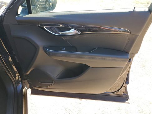 Used 2023 Buick Envision Essence image 36