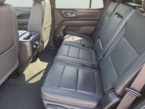 Used 2024 GMC Yukon SLT image 17