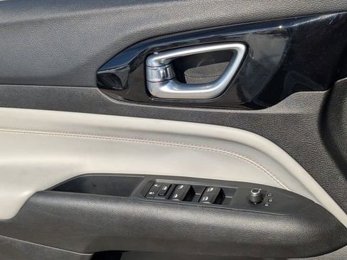 Used 2025 Jeep Compass Limited image 25