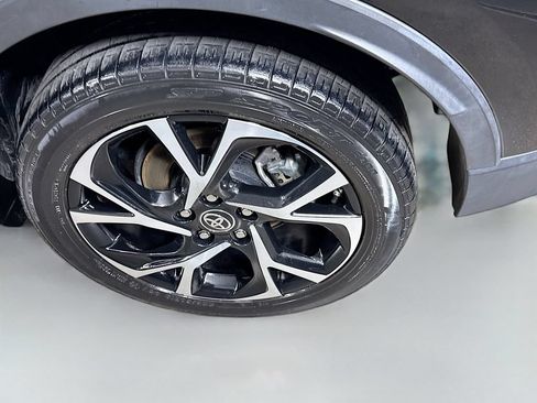 Used 2021 Toyota C-HR XLE FWD image 9
