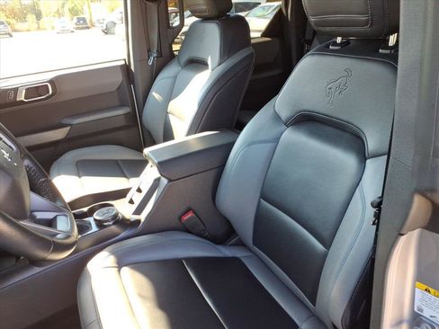 Used 2022 Ford Bronco Black Diamond image 11