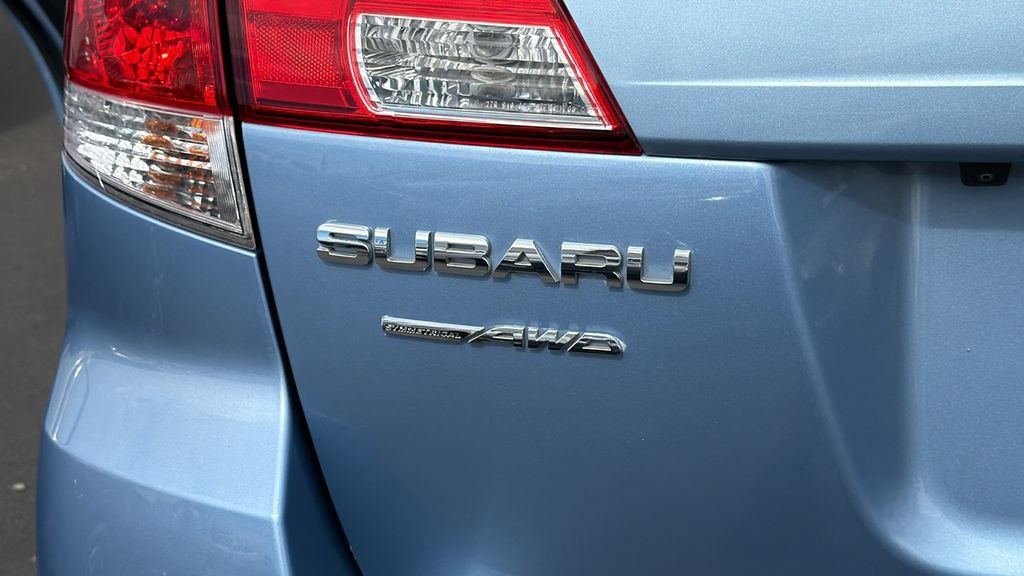 Used 2012 Subaru Outback 2.5i Premium AWD/4WD image 12