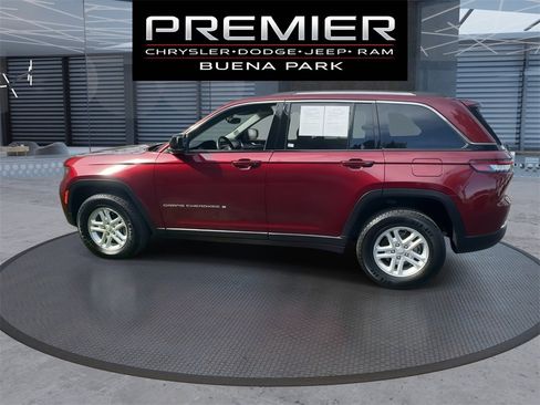 Certified 2024 Jeep Grand Cherokee Laredo image 5