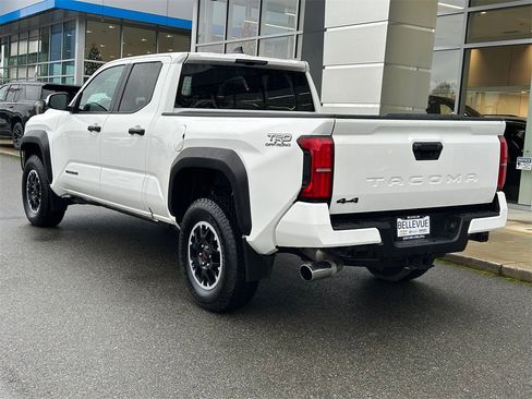 Used 2024 Toyota Tacoma TRD Off-Road image 33