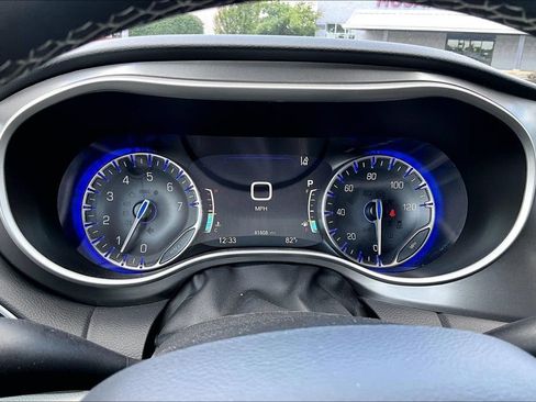 Used 2023 Chrysler Pacifica Touring-L FWD image 20