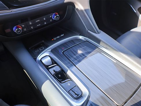 Used 2024 Buick Enclave Premium image 18