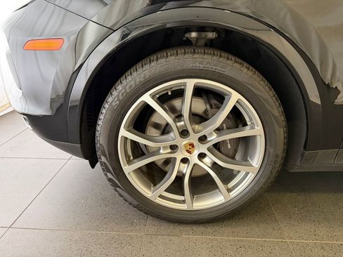 Certified 2023 Porsche Cayenne AWD/4WD image 10