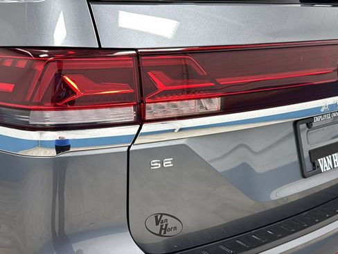 Used 2024 Volkswagen Atlas SE AWD/4WD image 38