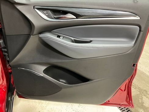 Used 2024 Buick Enclave Essence image 23