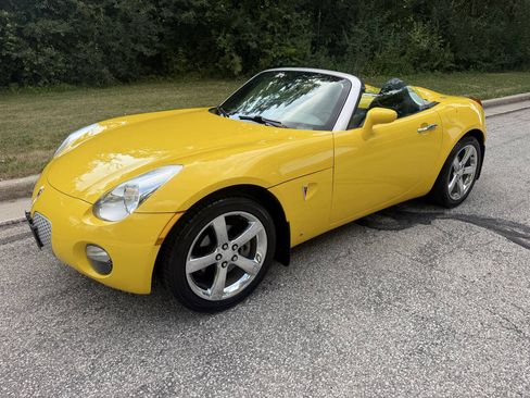 Used 2007 Pontiac Solstice Convertible w/ Premium Package RWD image 13