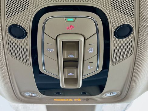 Used 2024 Audi Q5 e Premium Plus w/ Premium Plus Package image 18