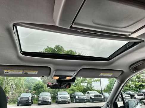 Used 2022 Honda Pilot Touring image 17