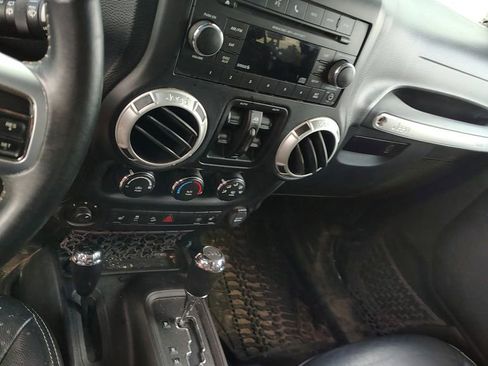 Used 2013 Jeep Wrangler Unlimited Sport image 10