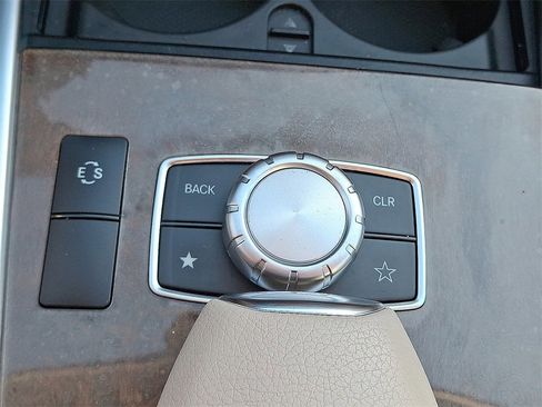 Used 2014 Mercedes-Benz E 350 4MATIC Sedan image 28