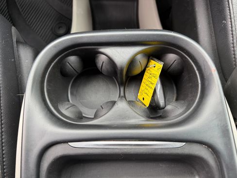 Used 2019 Chrysler Pacifica Touring-L image 29