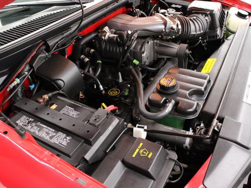 Used 1999 Ford F150 Lightning RWD image 33