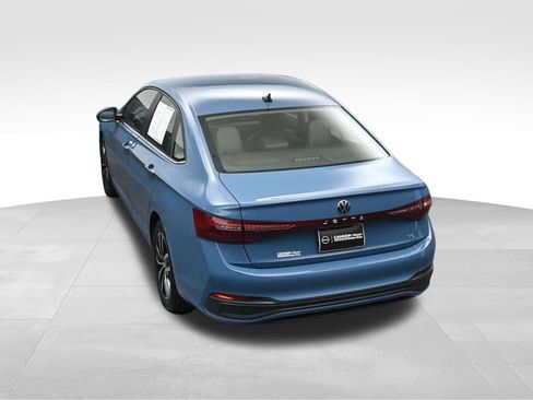 Used 2025 Volkswagen Jetta SE FWD image 34