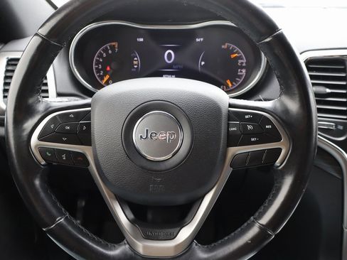 Used 2019 Jeep Grand Cherokee Laredo image 6