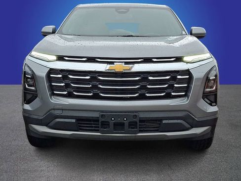 Used 2025 Chevrolet Equinox LT FWD image 2