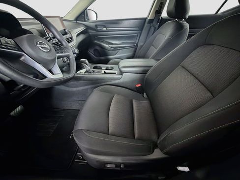 Used 2025 Nissan Altima 2.5 SV FWD image 13