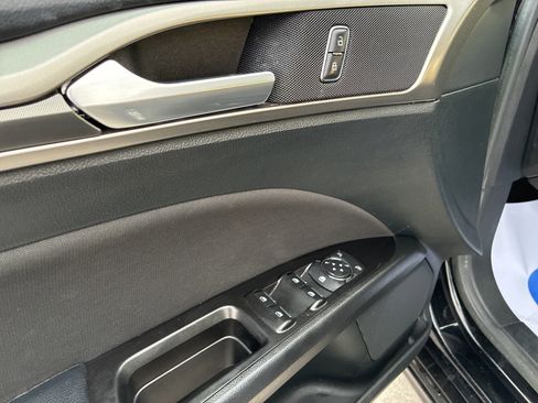 Used 2017 Ford Fusion SE w/ Equipment Group 201A image 11