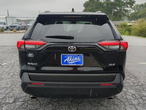 Used 2019 Toyota RAV4 XLE w/ Convenience Package FWD image 4
