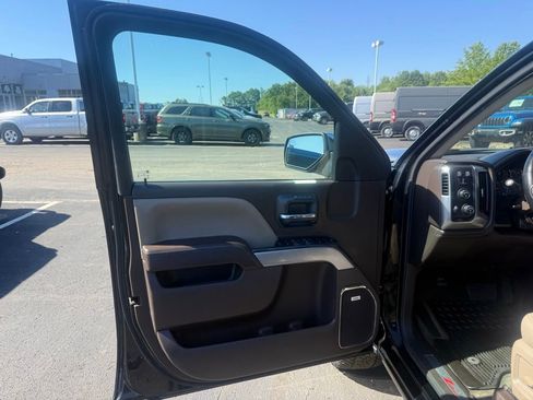 Used 2018 Chevrolet Silverado 1500 LTZ Z71 w/ LTZ Plus Package AWD/4WD image 10