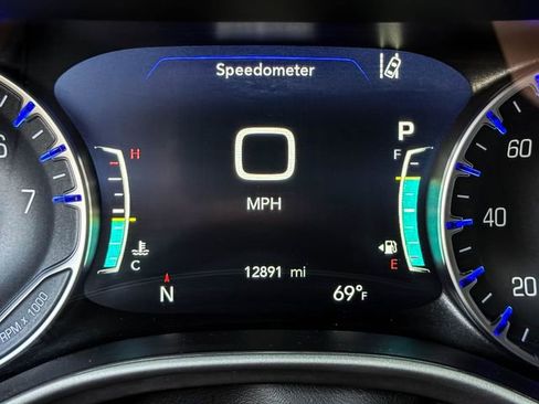 Used 2026 Chrysler Pacifica Select FWD image 30