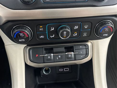Used 2021 GMC Acadia Denali w/ Denali Technology Package AWD/4WD image 37