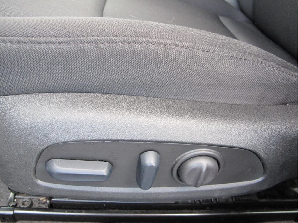 Used 2025 Chevrolet Malibu LT FWD image 11